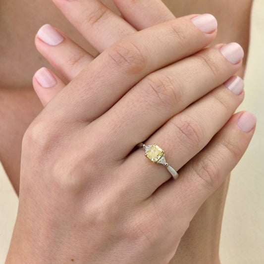 Anel Jour | Diamante Fancy Yellow e Brilhantes