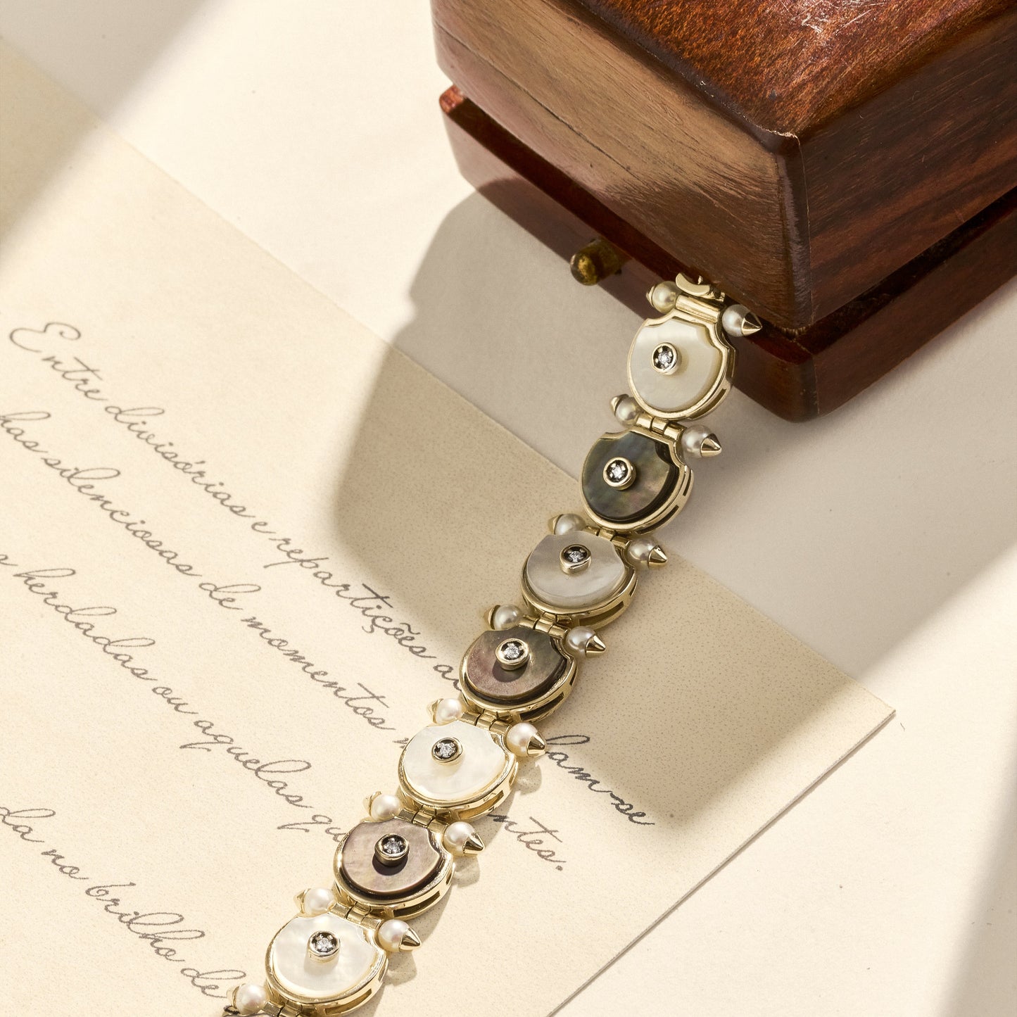 Pulseira Perlato | Madrepérolas e Brilhantes