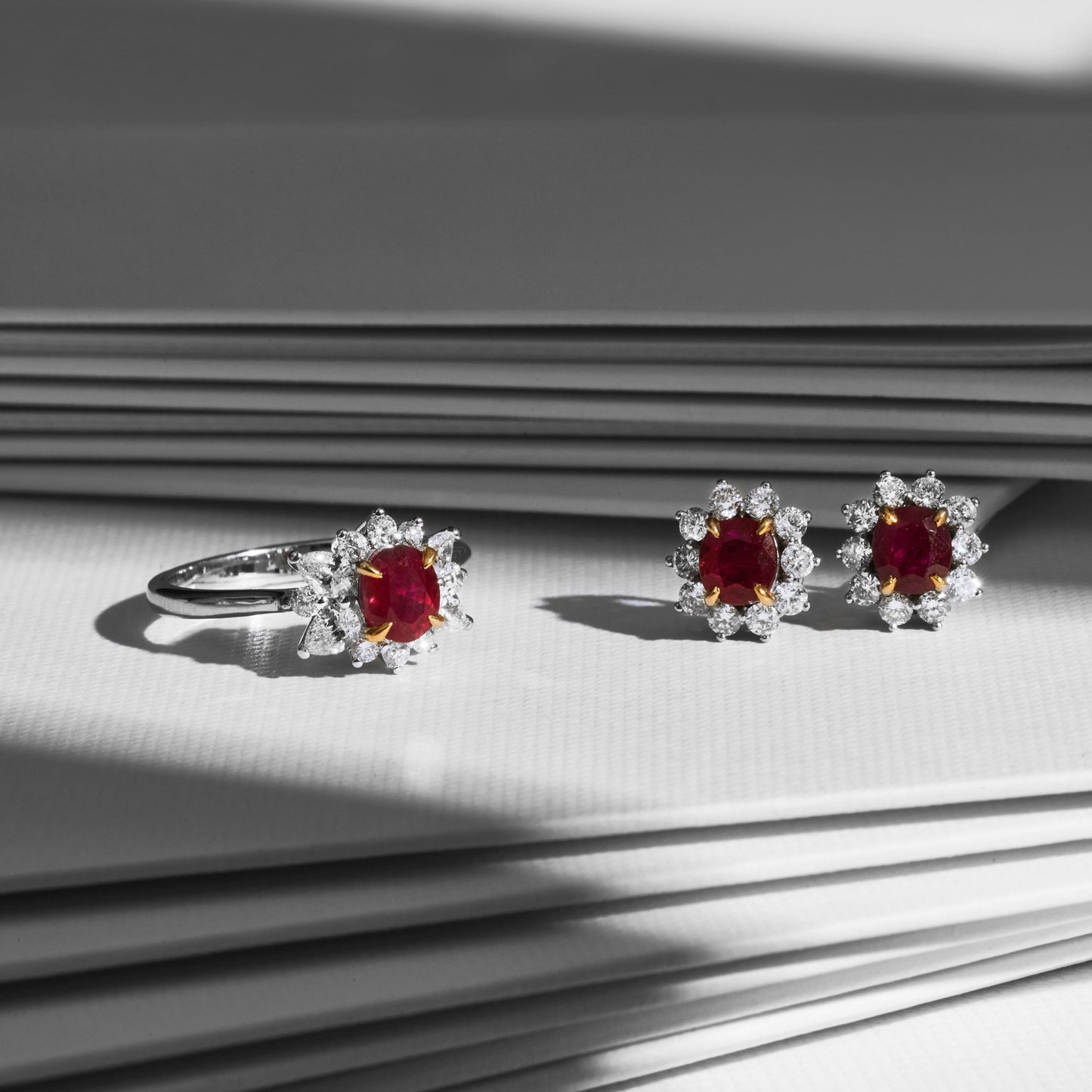 Anel Flor de Rubi 085 | Rubi e Diamantes