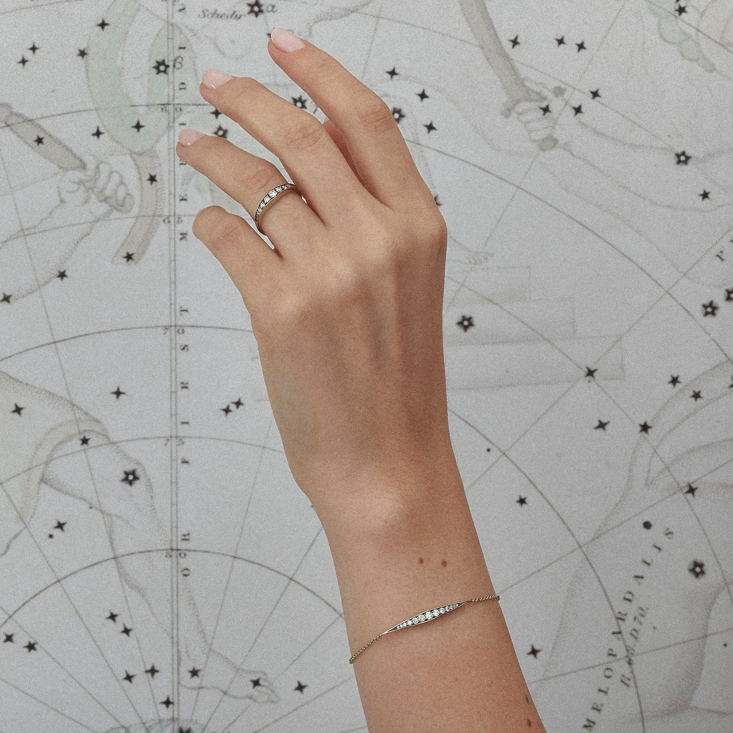 Pulseira Mu | Ródio Negro e Brilhantes