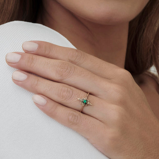 Anel Bellatrix Petit | Esmeralda e Ródio Negro