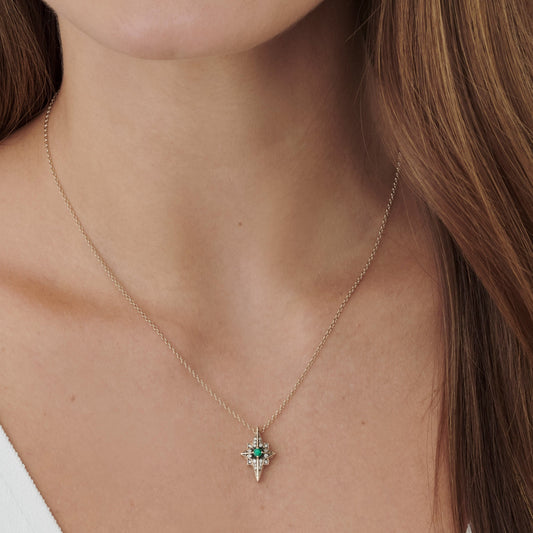 Colar Bellatrix | Esmeralda, Brilhantes e Ródio Negro