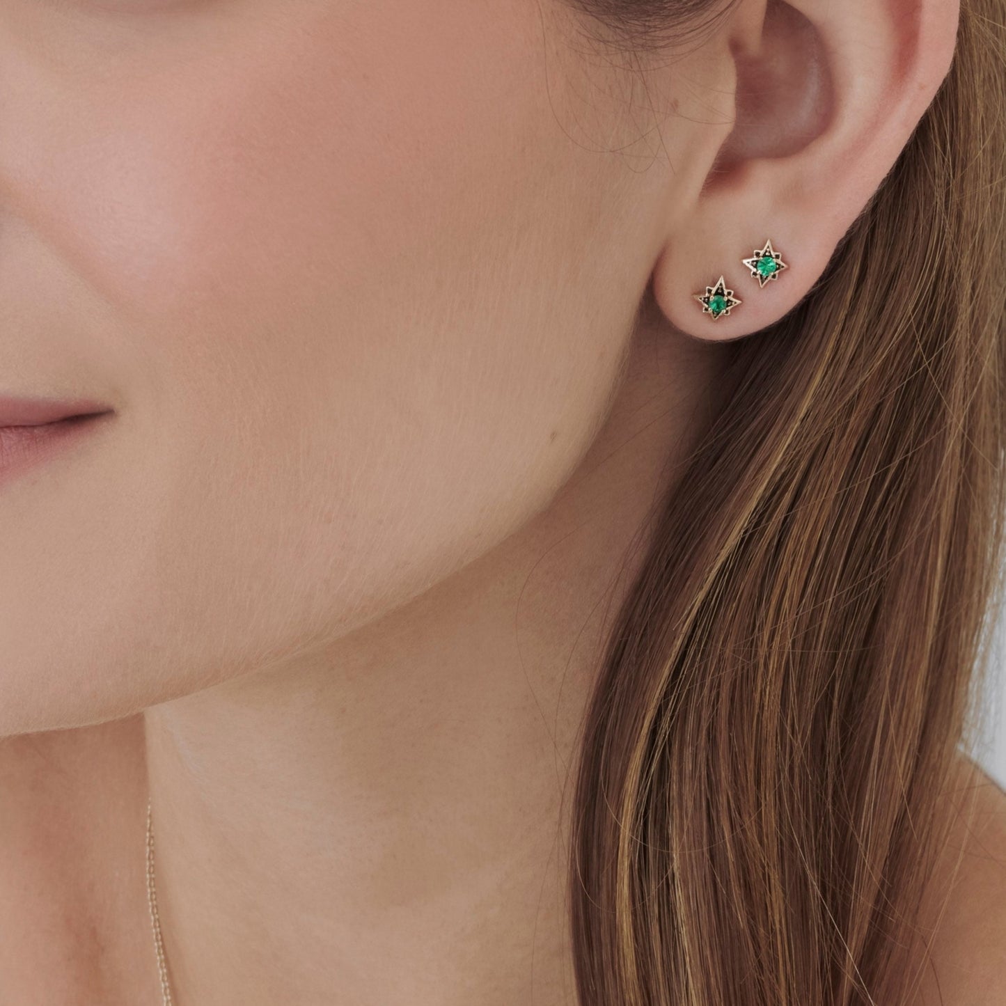 Brinco Vega Mini | Esmeraldas e Ródio Negro