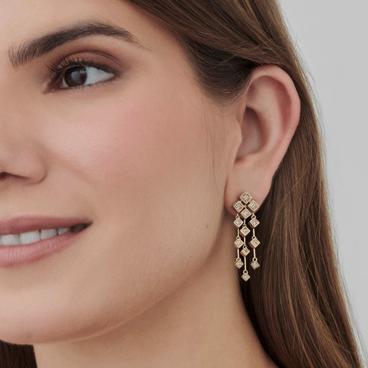 Brinco Bryant | Diamantes Brown e Ouro Champanhe