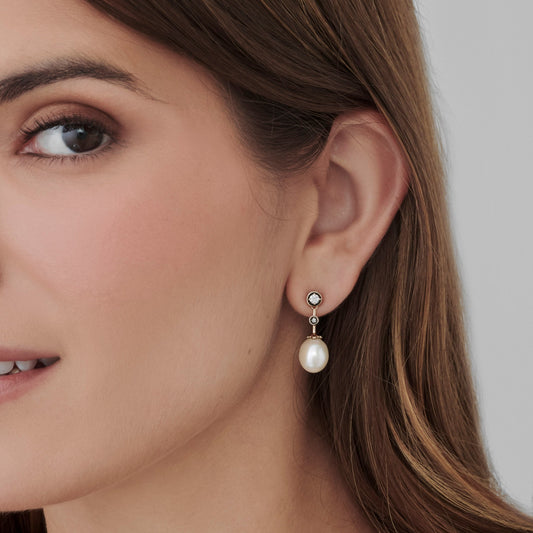 Brinco Dália | Pérolas, Ródio Negro e Brilhantes