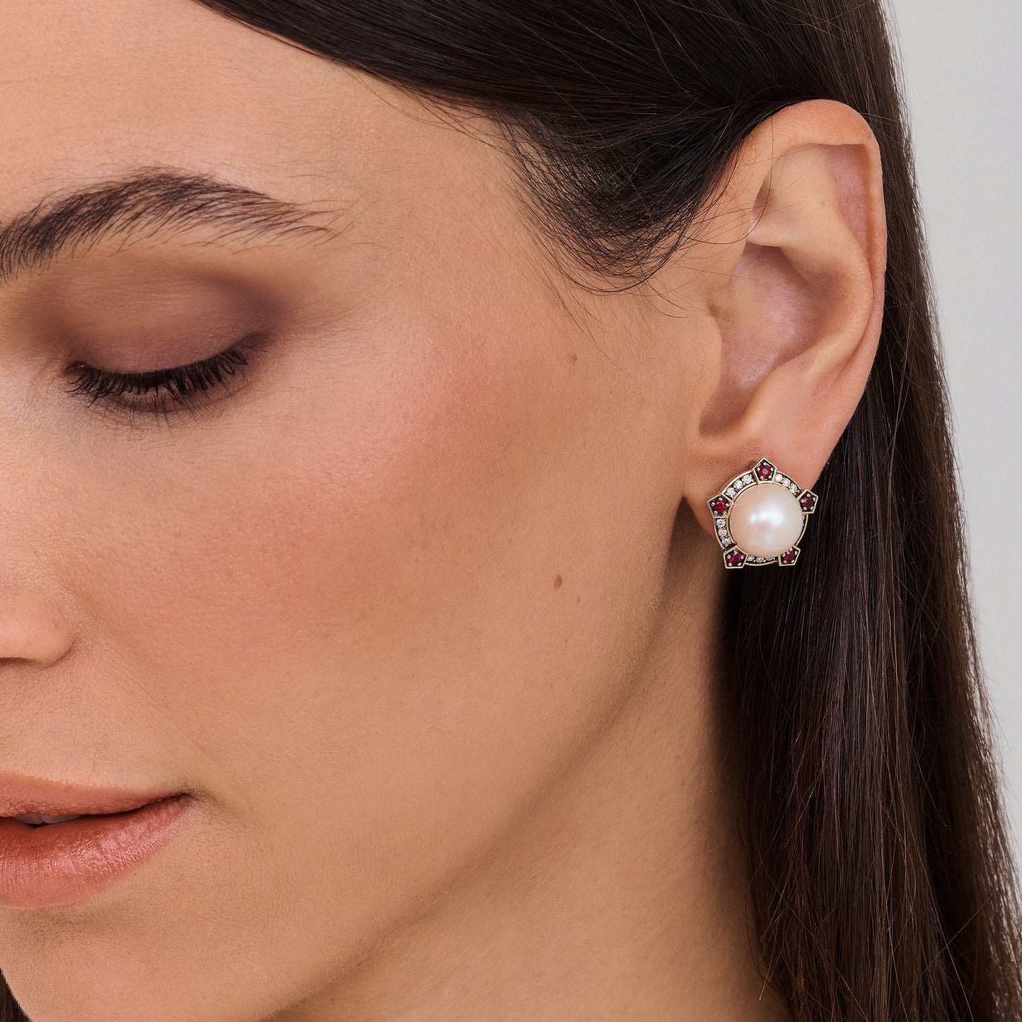 Brinco Lilac | Pérola, Rubi, Brilhantes e Ródio Negro