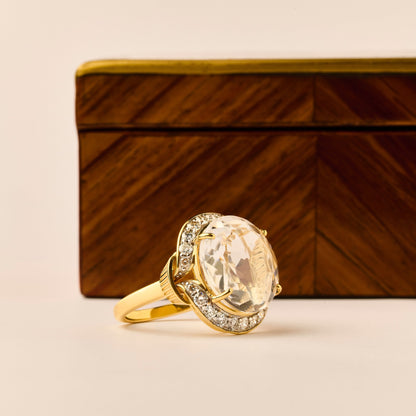 Anel Ocaso | Quartzo Incolor, Ouro Amarelo e Brilhantes