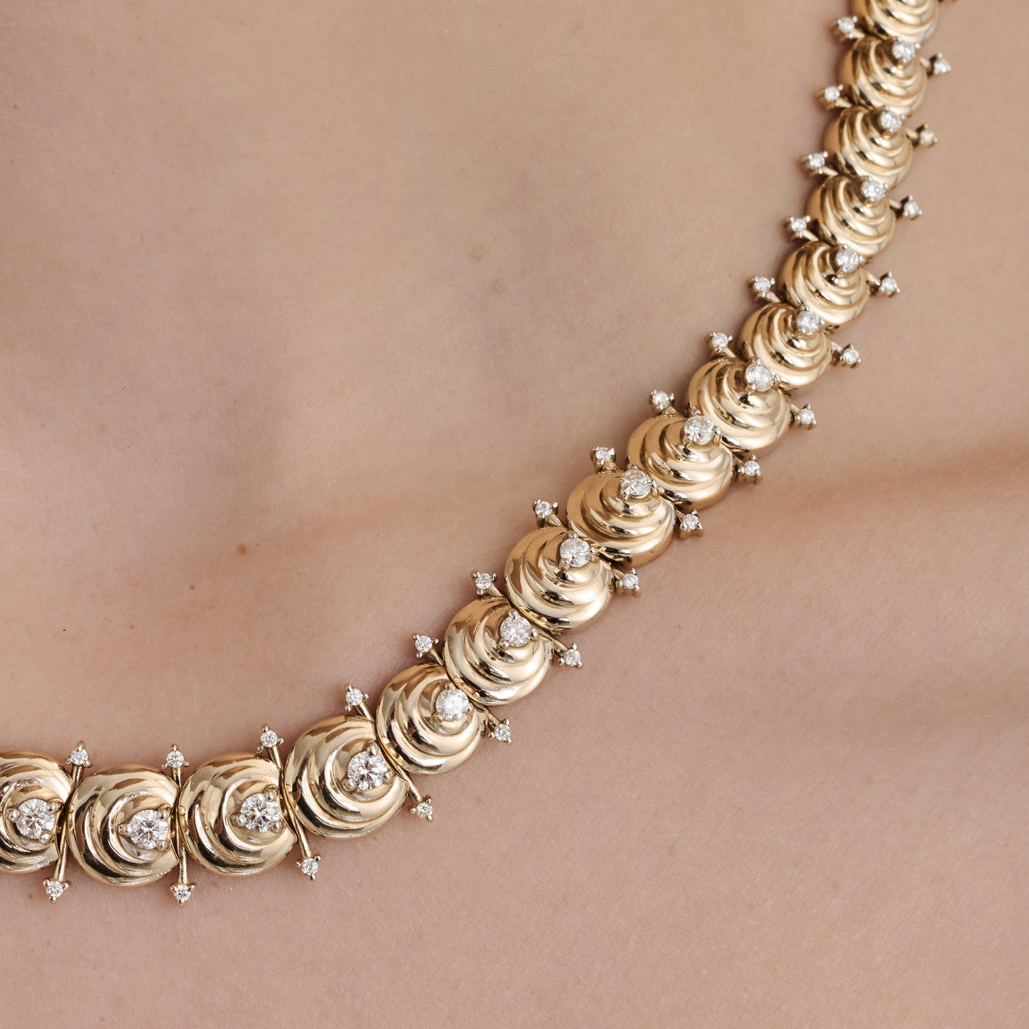Colar Aurea | Ouro Champanhe e Brilhantes