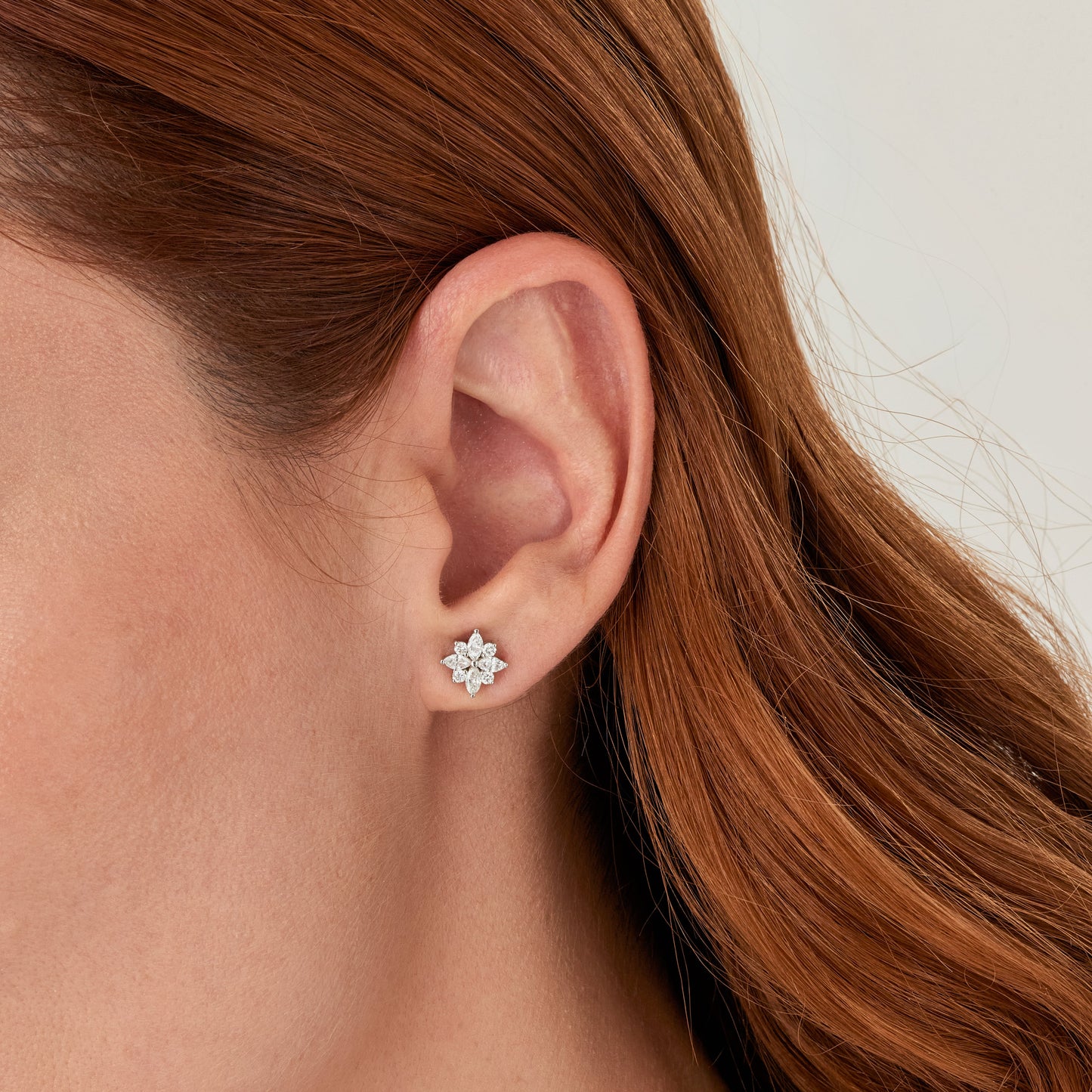 Brinco Flor G | Brilhantes e Ouro Branco