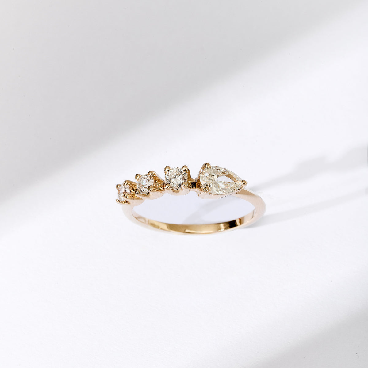Anel Cometa | Diamantes e Ouro Champanhe