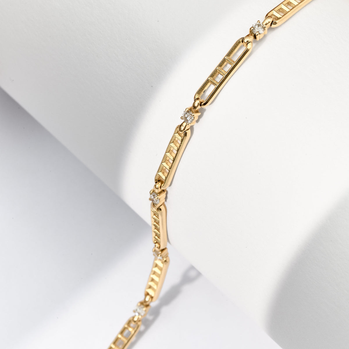 Pulseira Vallen | Brilhantes e Ouro Amarelo