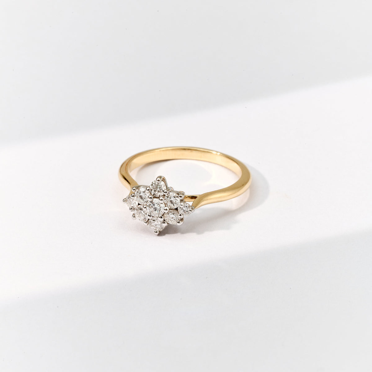 Anel Lumière | Ouro Amarelo e Diamantes