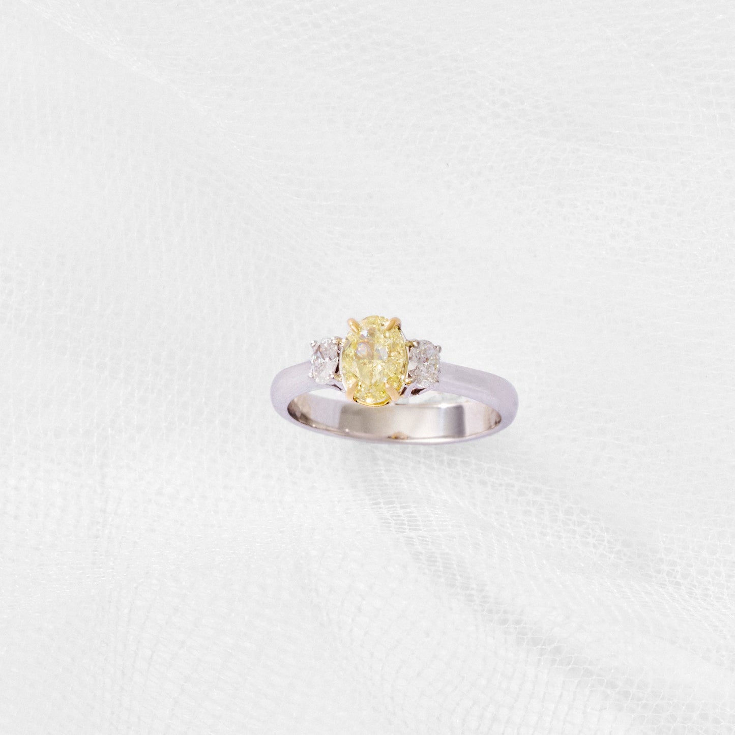 Anel Majesté | Diamante Fancy Yellow e Diamantes