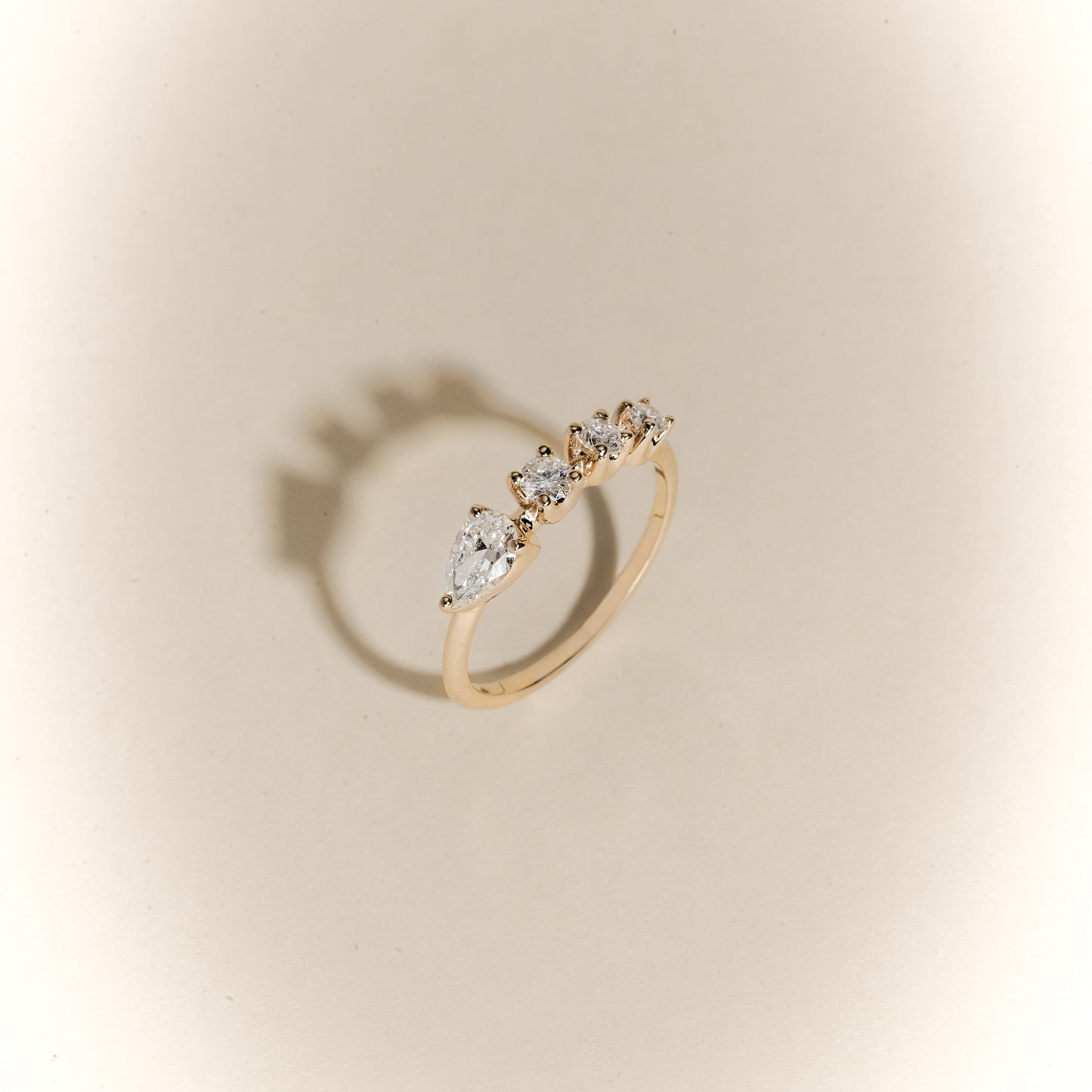 Anel Cometa | Diamantes e Ouro Champanhe