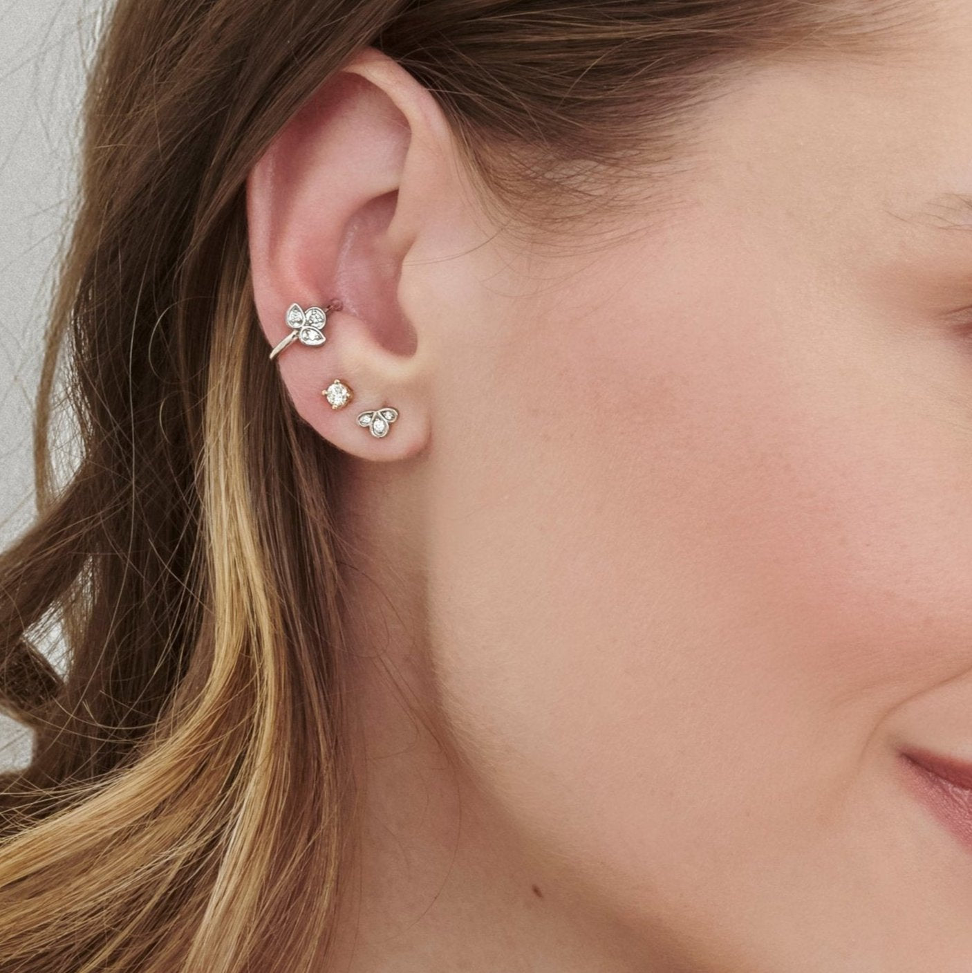 Mini Stud Brilhante M | Brilhante e Ouro Champanhe