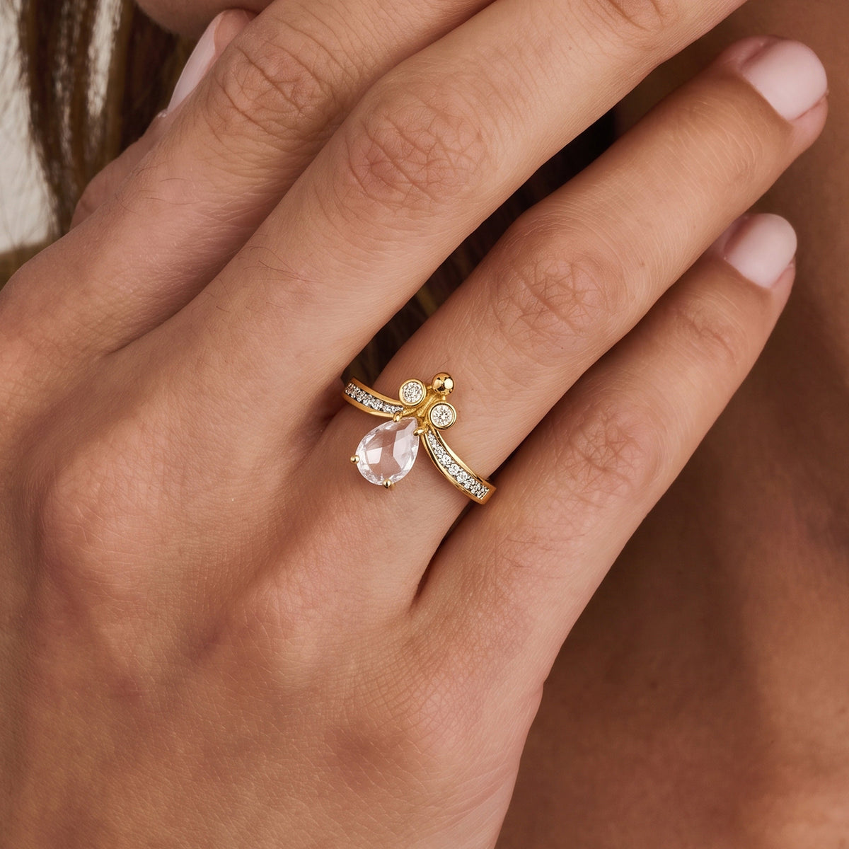 Anel Arcano | Quartzo Incolor, Ouro Amarelo e Brilhantes
