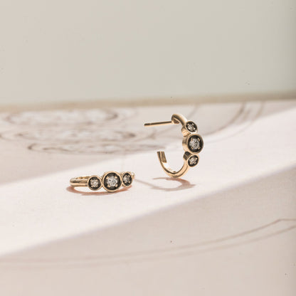Argola Ayla | Ródio Negro e Brilhantes