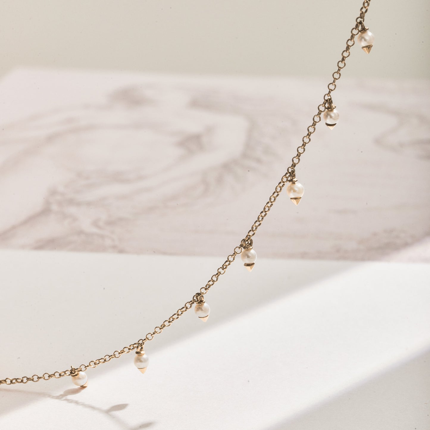 Pulseira Peônia | Ouro Champanhe e Pérolas